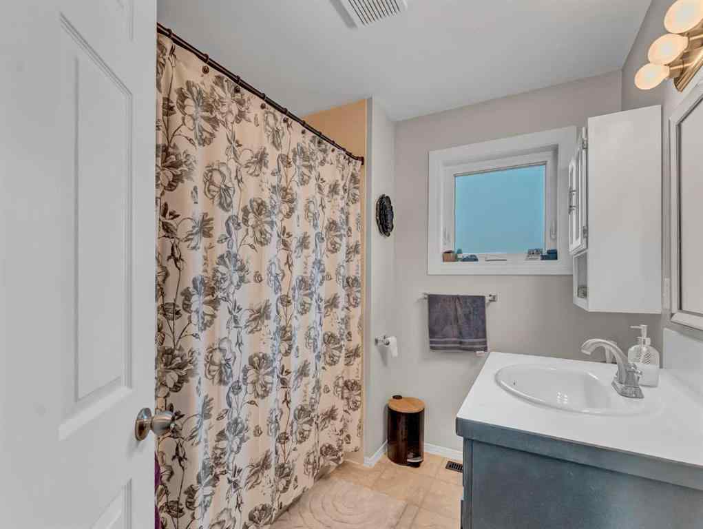 MLS® A2268184 - 135 Sage Close SE in SE Southridge Medicine Hat, Residential