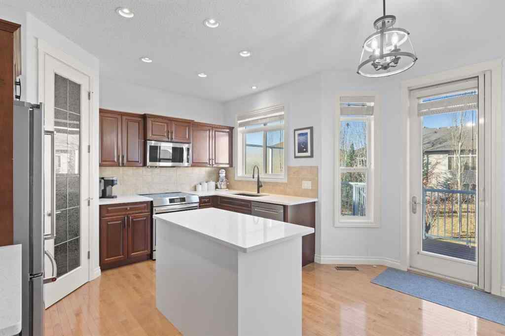 MLS® A2268195 - 1909 Riverside Drive NW in Highwood Village High River, Residential