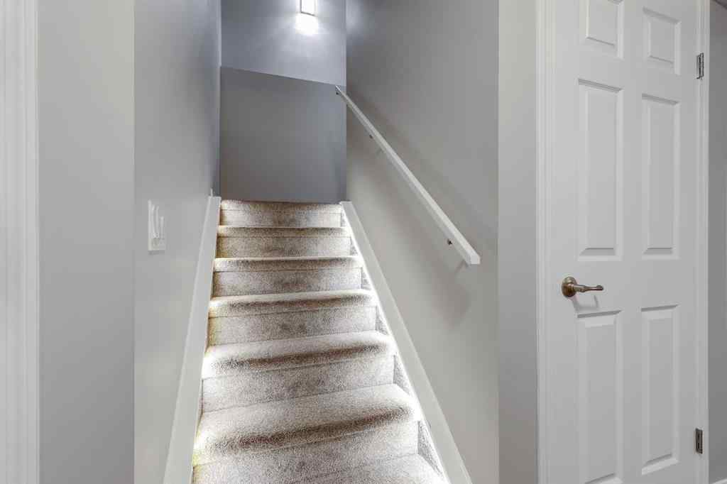 MLS® A2268218 - 208 Fairways Bay NW in Fairways Airdrie, Residential