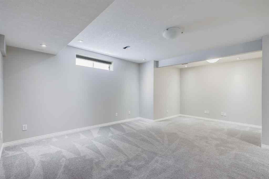 MLS® A2268218 - 208 Fairways Bay NW in Fairways Airdrie, Residential