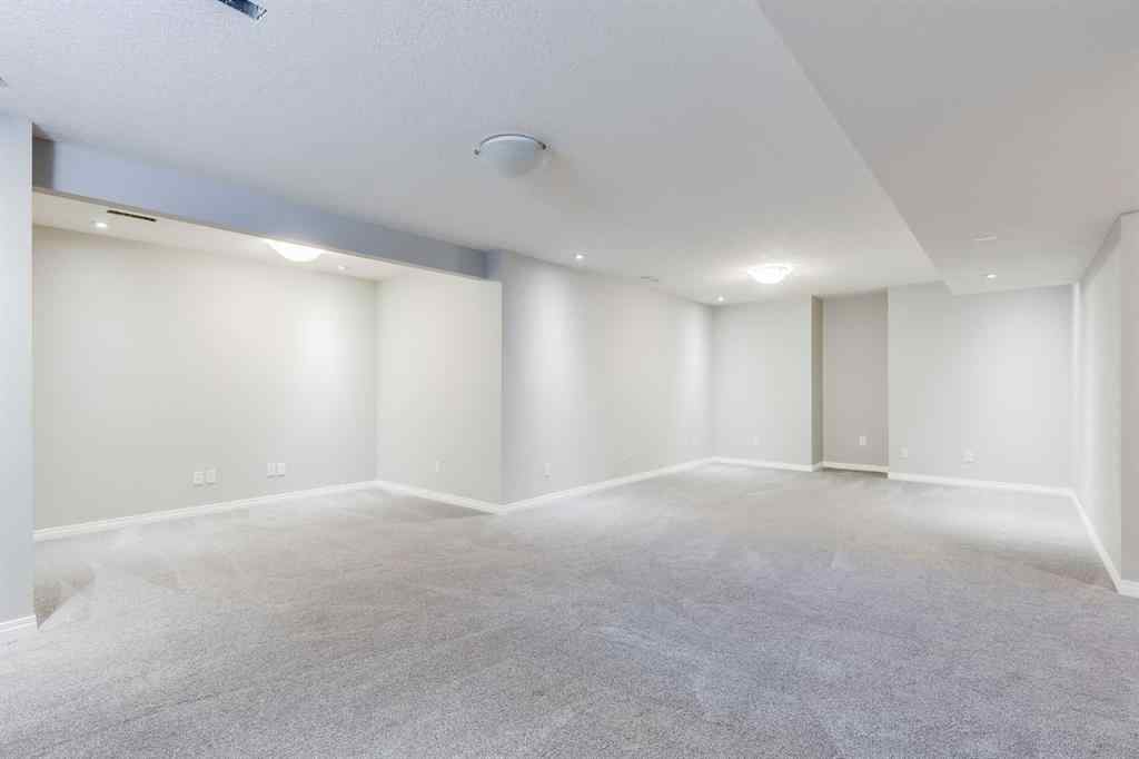 MLS® A2268218 - 208 Fairways Bay NW in Fairways Airdrie, Residential