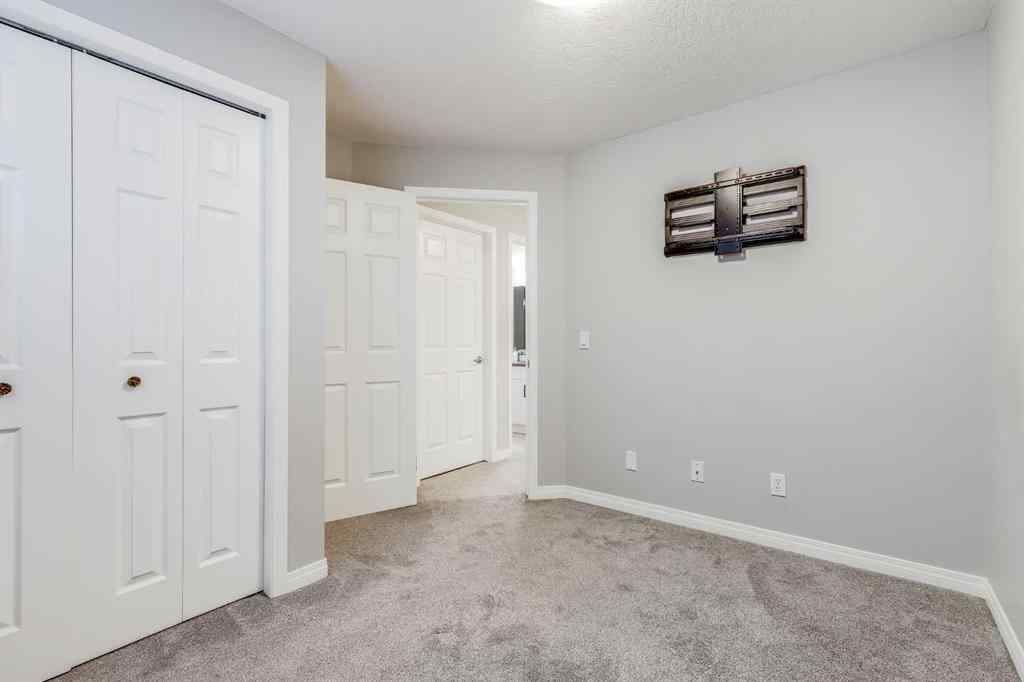 MLS® A2268218 - 208 Fairways Bay NW in Fairways Airdrie, Residential