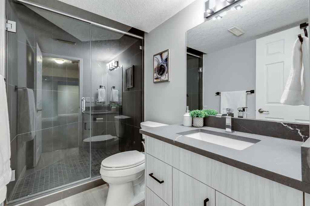MLS® A2268218 - 208 Fairways Bay NW in Fairways Airdrie, Residential