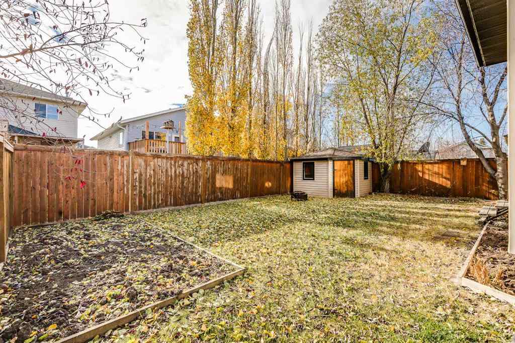 MLS® A2268218 - 208 Fairways Bay NW in Fairways Airdrie, Residential