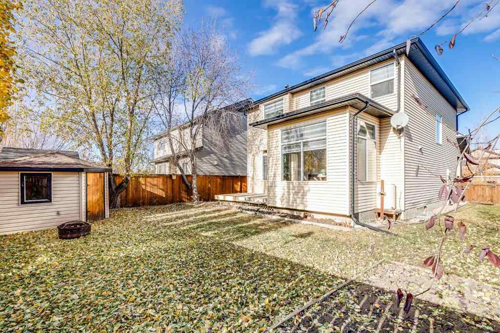 MLS® A2268218 - 208 Fairways Bay NW in Fairways Airdrie, Residential