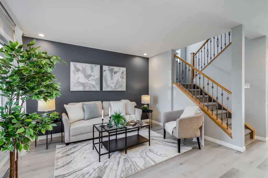 MLS® A2268218 - 208 Fairways Bay NW in Fairways Airdrie, Residential