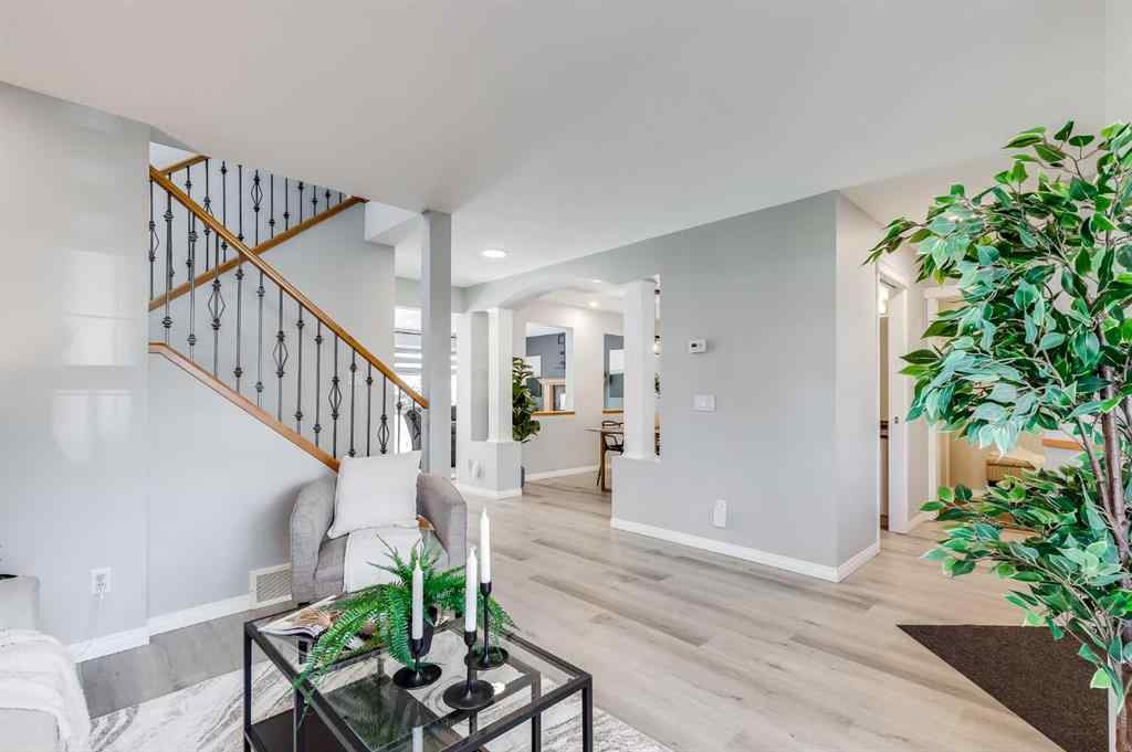 MLS® A2268218 - 208 Fairways Bay NW in Fairways Airdrie, Residential