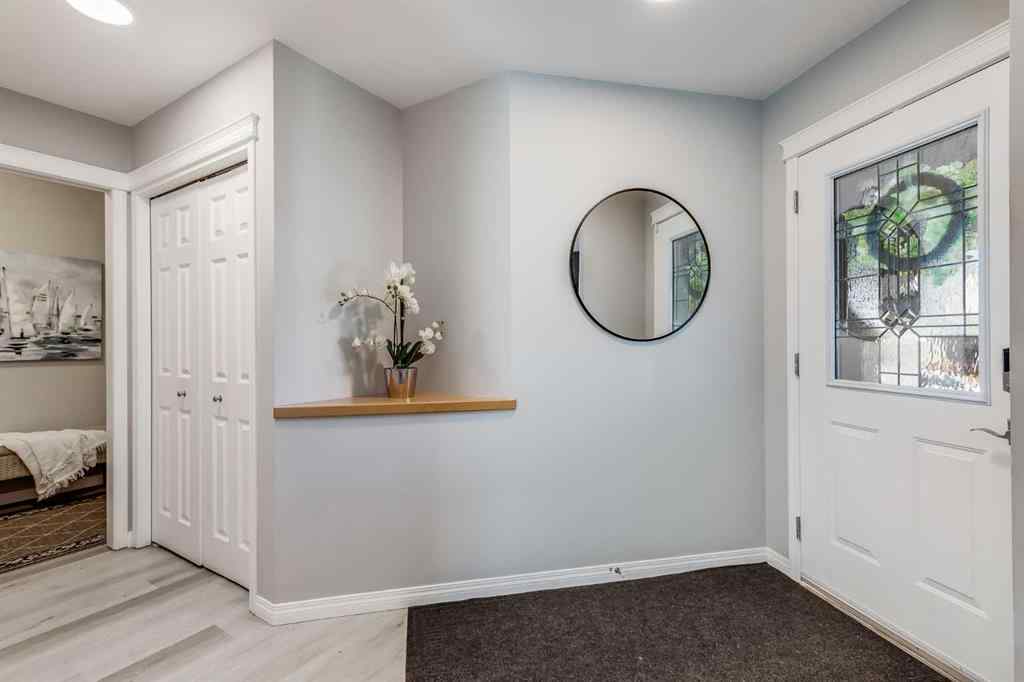 MLS® A2268218 - 208 Fairways Bay NW in Fairways Airdrie, Residential