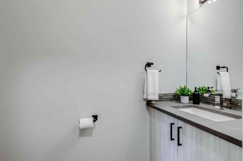 MLS® A2268218 - 208 Fairways Bay NW in Fairways Airdrie, Residential