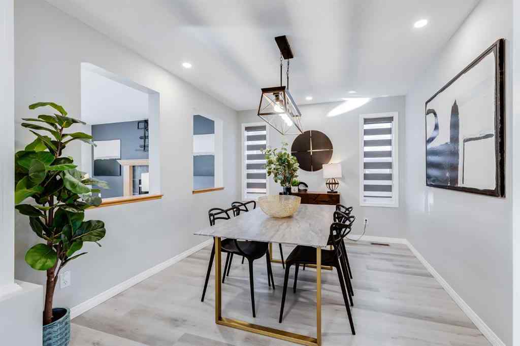 MLS® A2268218 - 208 Fairways Bay NW in Fairways Airdrie, Residential