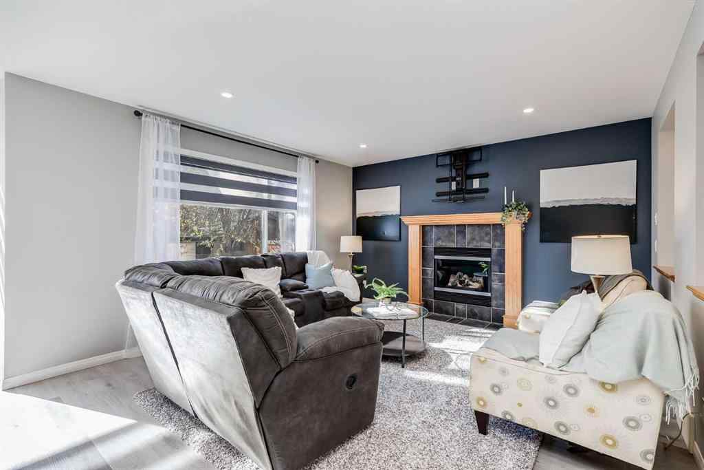 MLS® A2268218 - 208 Fairways Bay NW in Fairways Airdrie, Residential