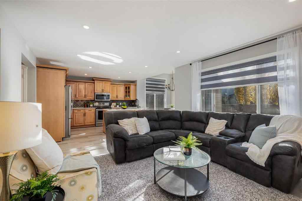 MLS® A2268218 - 208 Fairways Bay NW in Fairways Airdrie, Residential