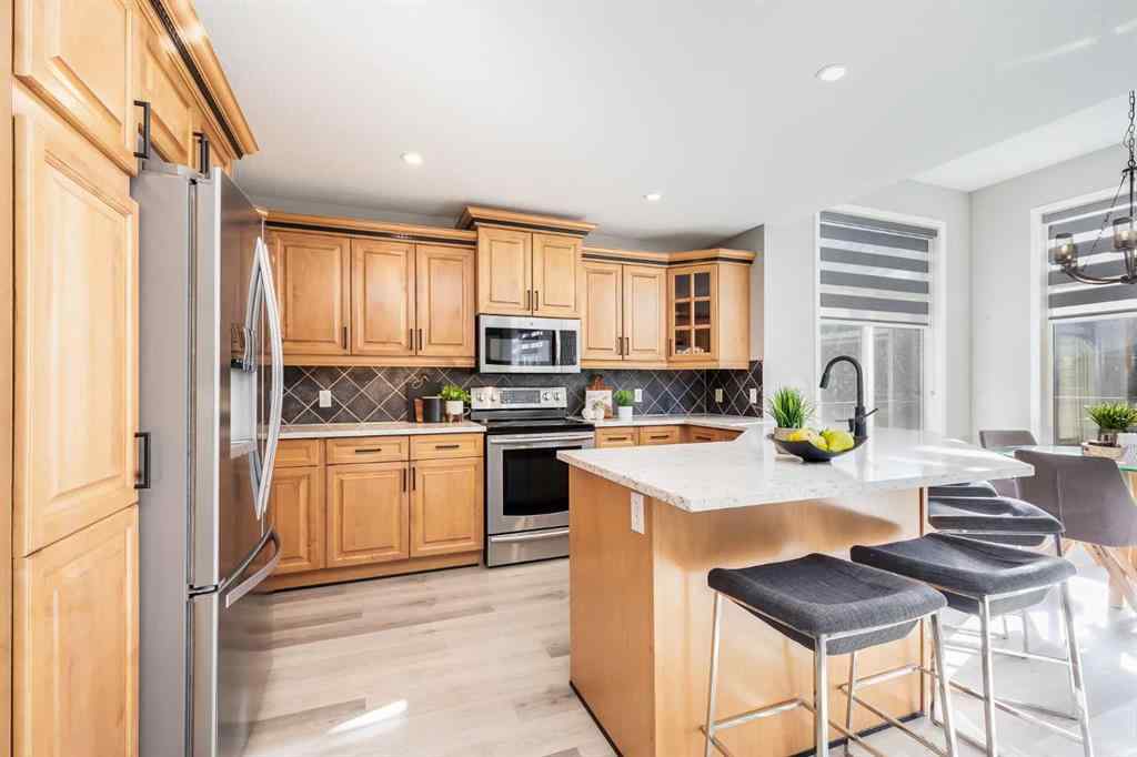 MLS® A2268218 - 208 Fairways Bay NW in Fairways Airdrie, Residential