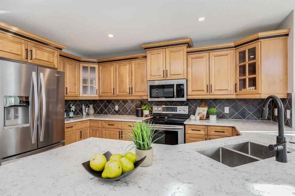 MLS® A2268218 - 208 Fairways Bay NW in Fairways Airdrie, Residential