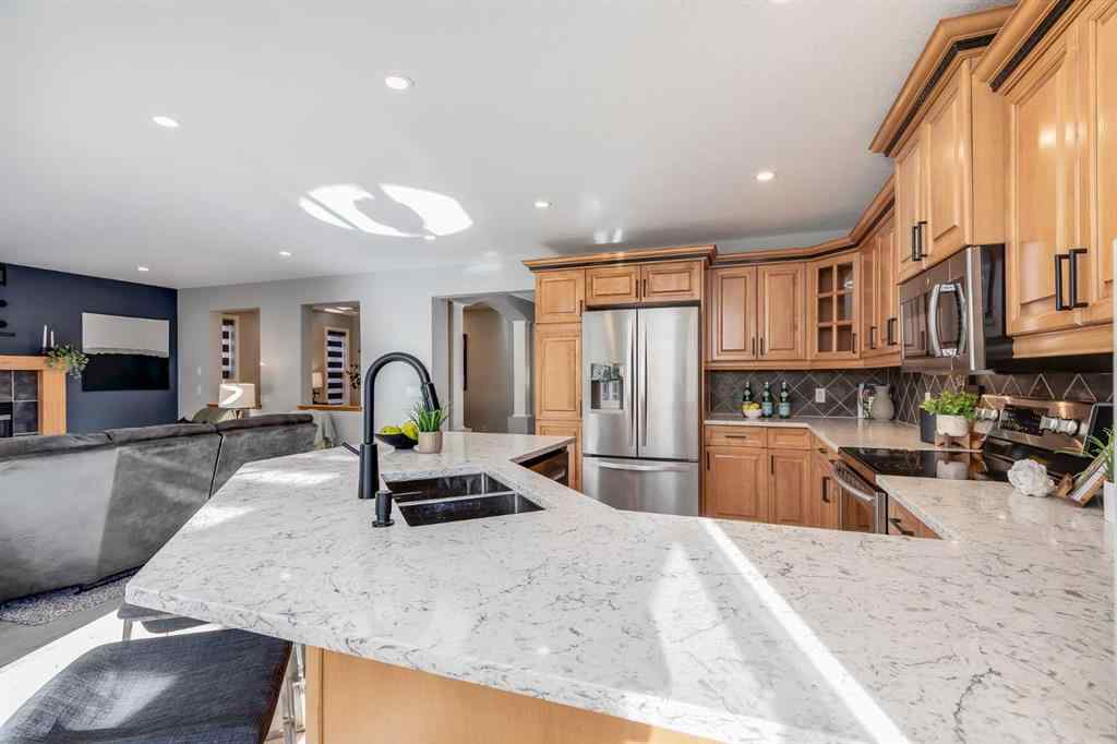 MLS® A2268218 - 208 Fairways Bay NW in Fairways Airdrie, Residential