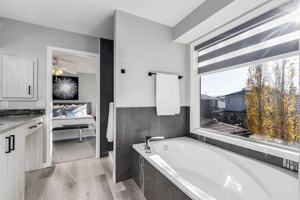 MLS® A2268218 - 208 Fairways Bay NW in Fairways Airdrie, Residential