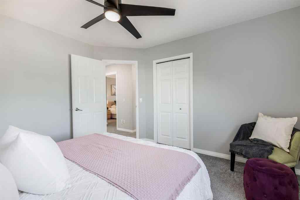 MLS® A2268218 - 208 Fairways Bay NW in Fairways Airdrie, Residential