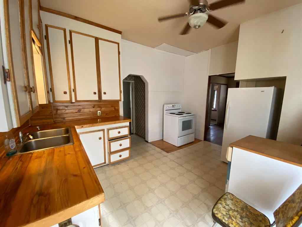 MLS® A2268222 - 663 11 Avenue  in NONE Carstairs, Residential