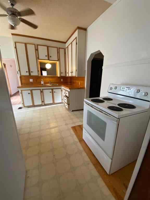 MLS® A2268222 - 663 11 Avenue  in NONE Carstairs, Residential