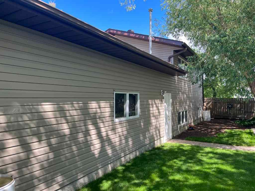 MLS® A2268227 - 3205 58 Avenue  in Steele Heights Lloydminster, Residential