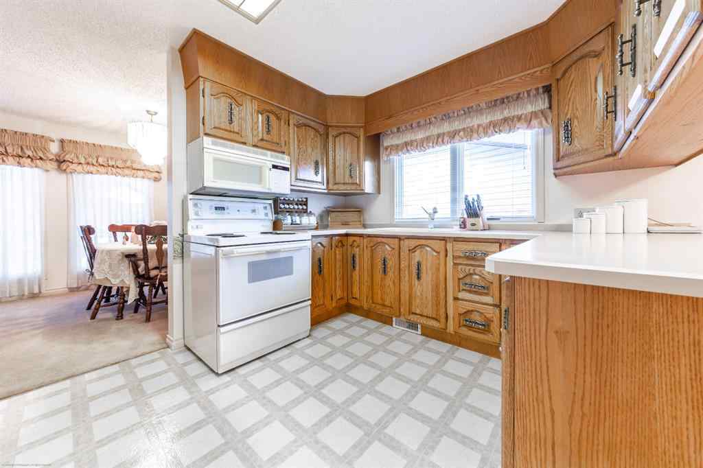 MLS® A2268227 - 3205 58 Avenue  in Steele Heights Lloydminster, Residential