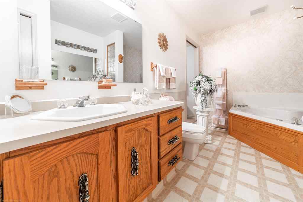 MLS® A2268227 - 3205 58 Avenue  in Steele Heights Lloydminster, Residential