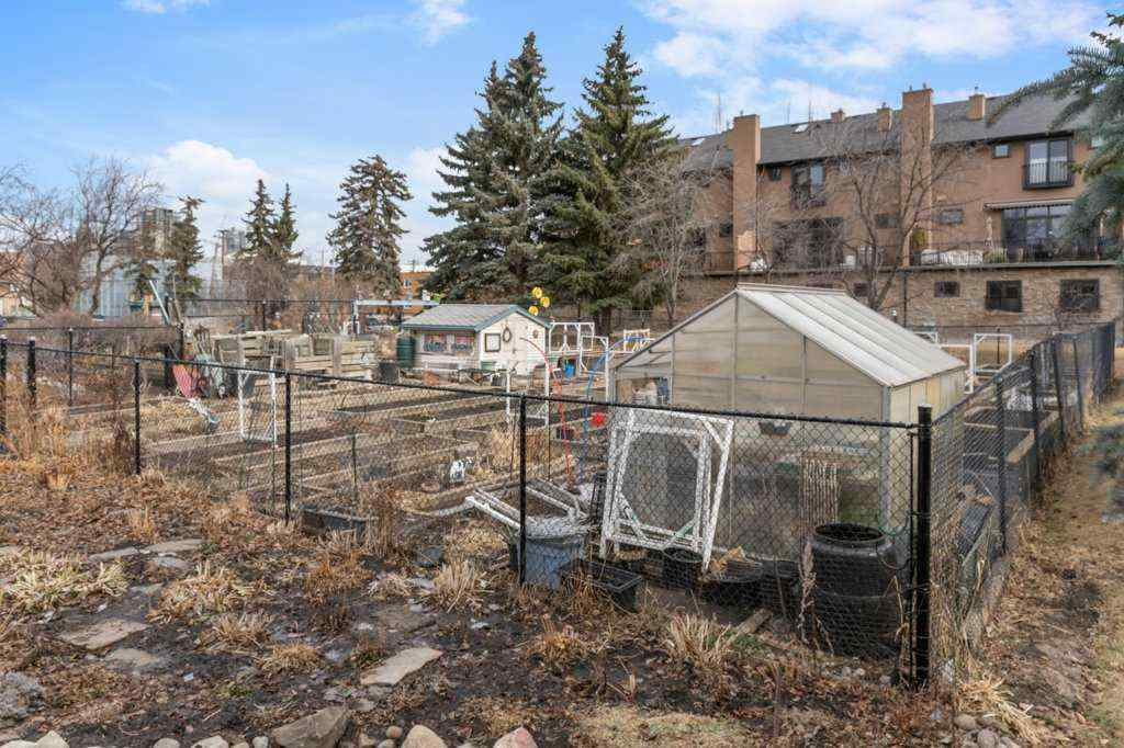 MLS® A2268233 - Unit #10 210 25 Avenue SW in Mission Calgary, Residential