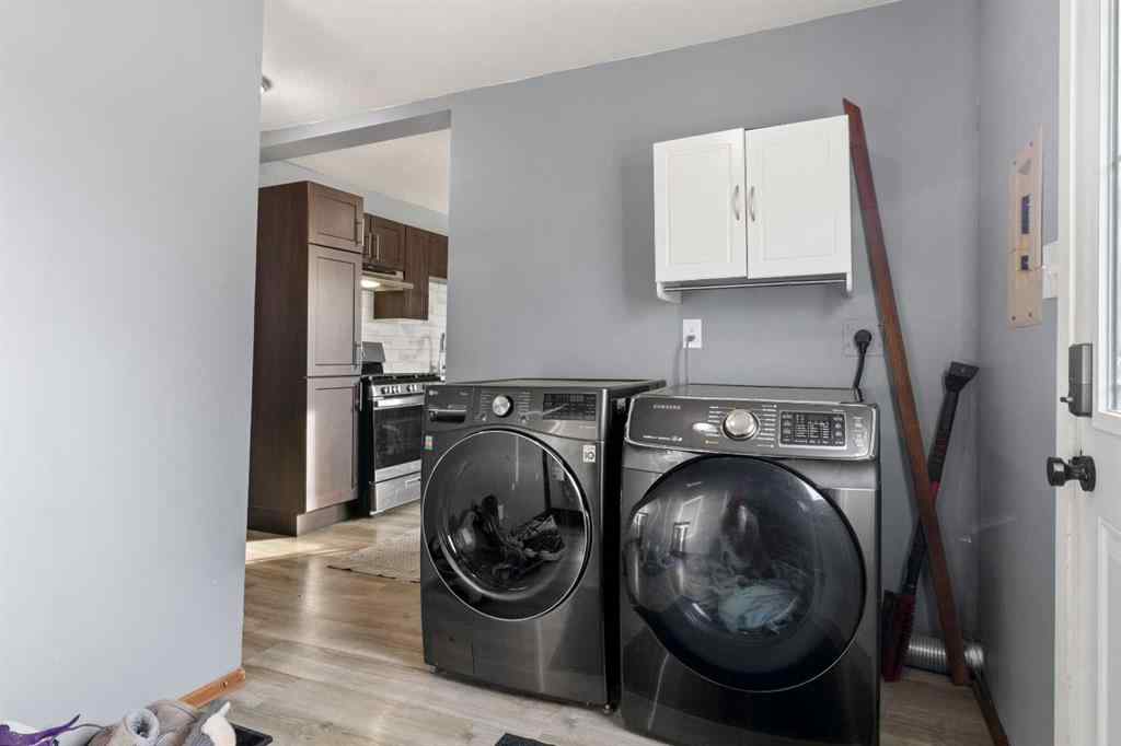 MLS® A2268245 - 4847 52 Avenue  in NONE Eckville, Residential