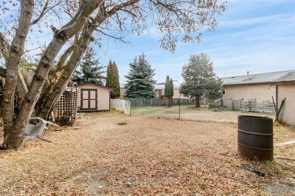 MLS® A2268245 - 4847 52 Avenue  in NONE Eckville, Residential