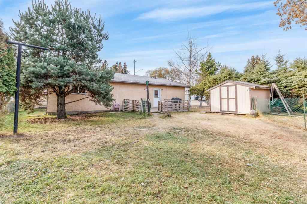 MLS® A2268245 - 4847 52 Avenue  in NONE Eckville, Residential