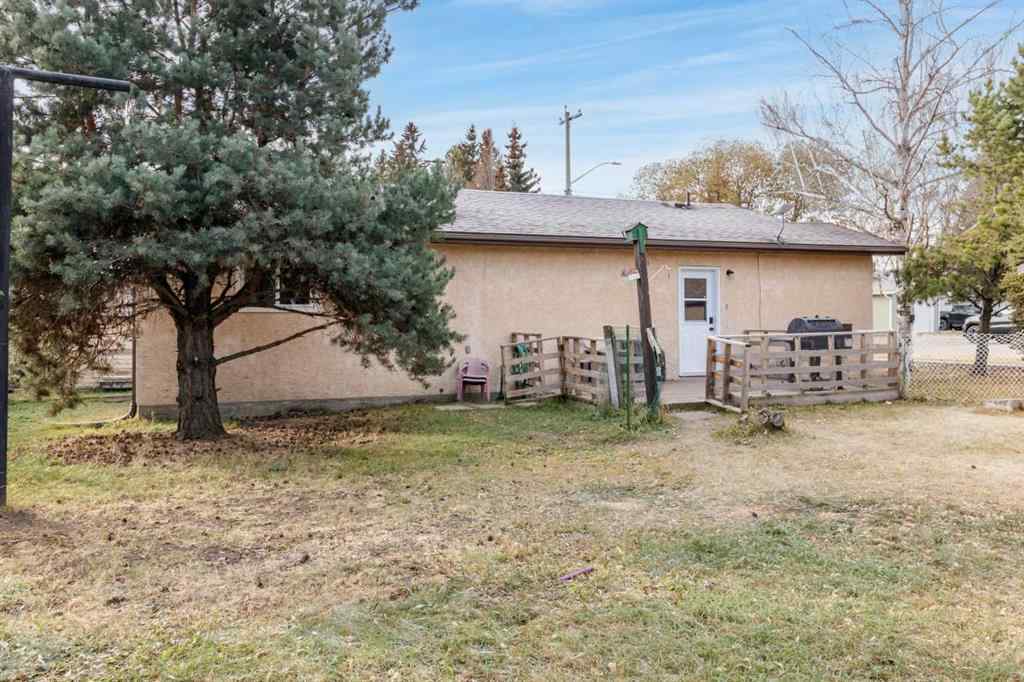 MLS® A2268245 - 4847 52 Avenue  in NONE Eckville, Residential