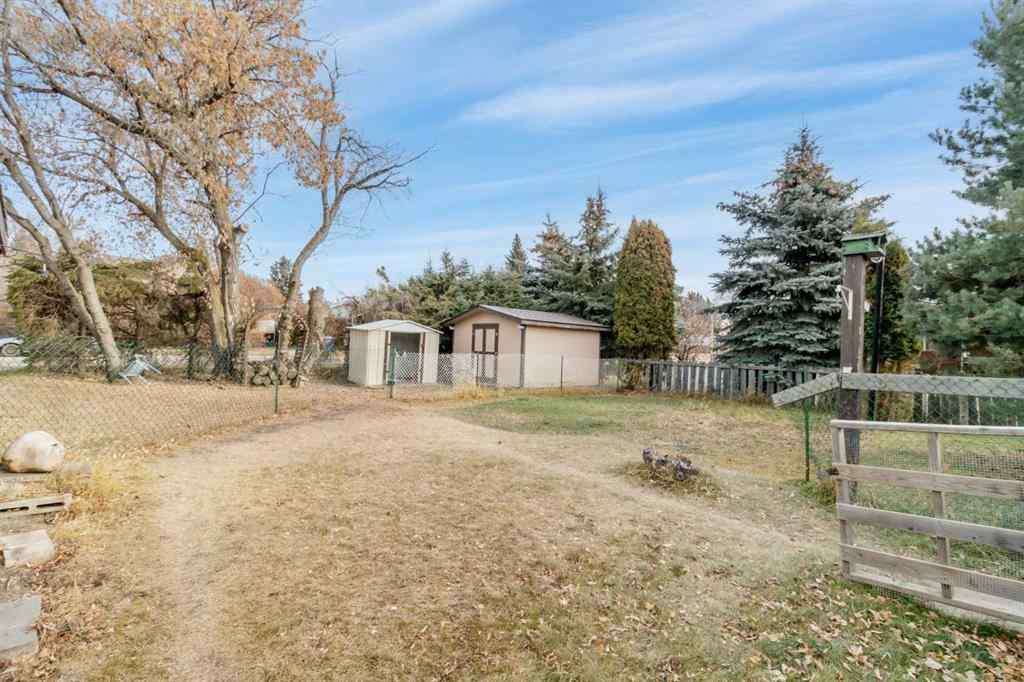 MLS® A2268245 - 4847 52 Avenue  in NONE Eckville, Residential