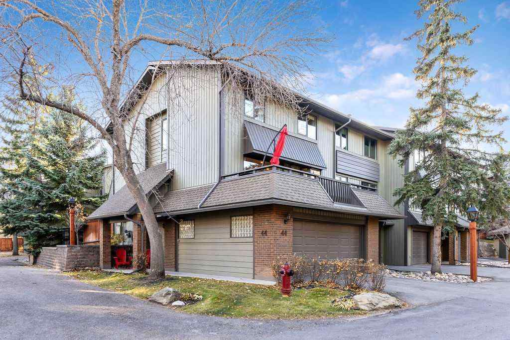 MLS® A2268269 - Unit #44 10030 Oakmoor Way SW in Oakridge Calgary, Residential