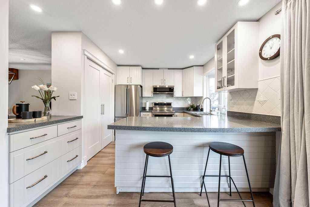 MLS® A2268269 - Unit #44 10030 Oakmoor Way SW in Oakridge Calgary, Residential