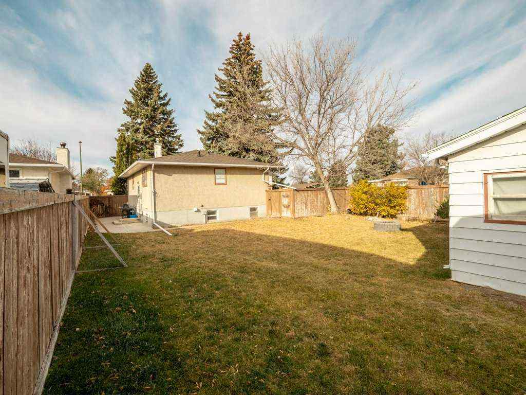 MLS® A2268276 - 2704 3 Avenue S in Indian Battle Heights Lethbridge, Residential