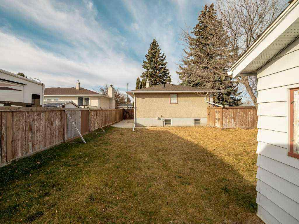 MLS® A2268276 - 2704 3 Avenue S in Indian Battle Heights Lethbridge, Residential