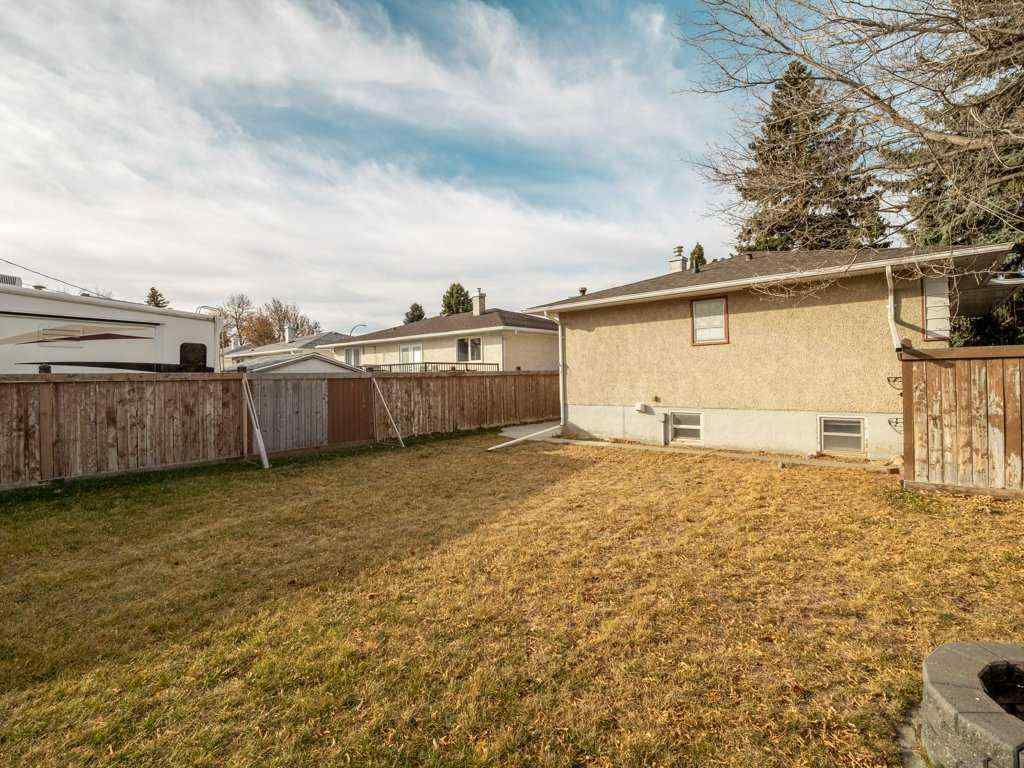 MLS® A2268276 - 2704 3 Avenue S in Indian Battle Heights Lethbridge, Residential