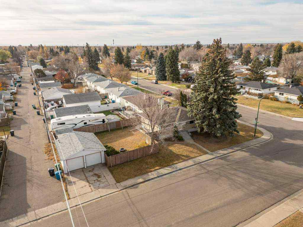 MLS® A2268276 - 2704 3 Avenue S in Indian Battle Heights Lethbridge, Residential