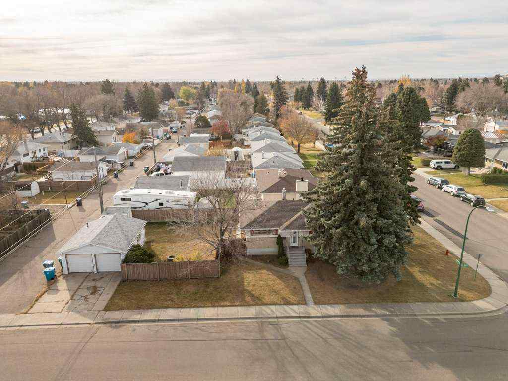 MLS® A2268276 - 2704 3 Avenue S in Indian Battle Heights Lethbridge, Residential