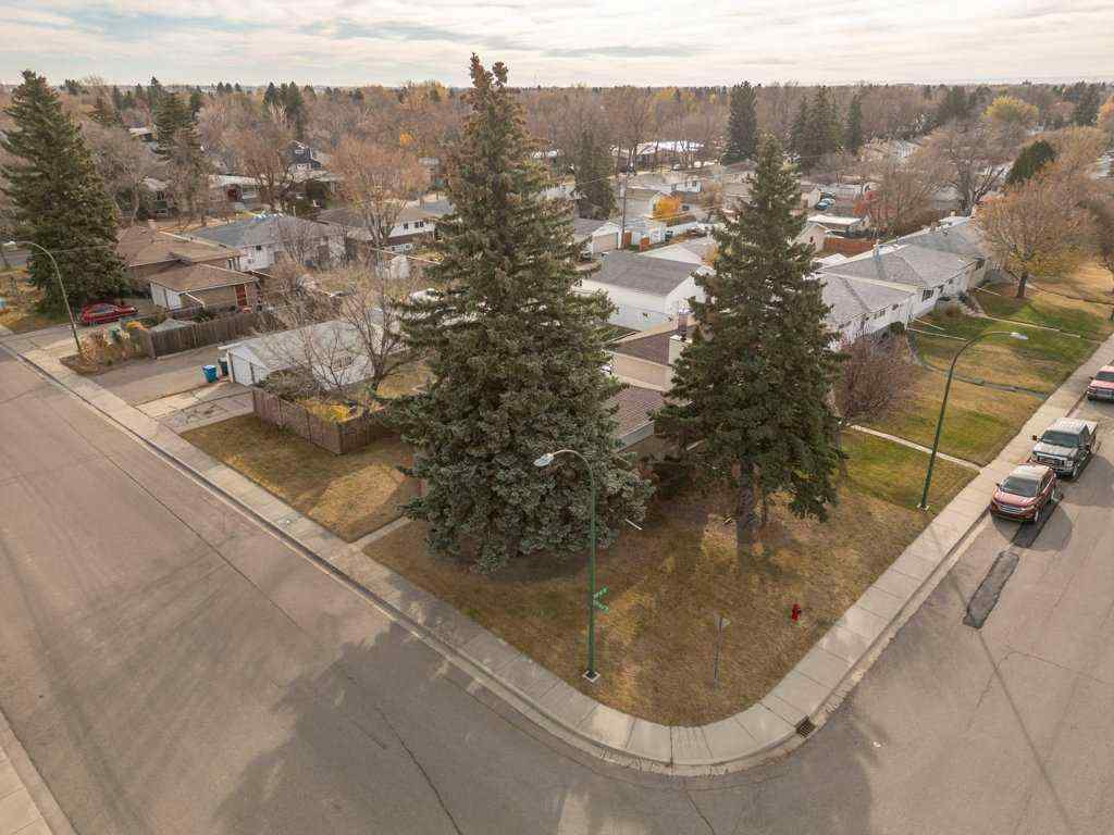 MLS® A2268276 - 2704 3 Avenue S in Indian Battle Heights Lethbridge, Residential