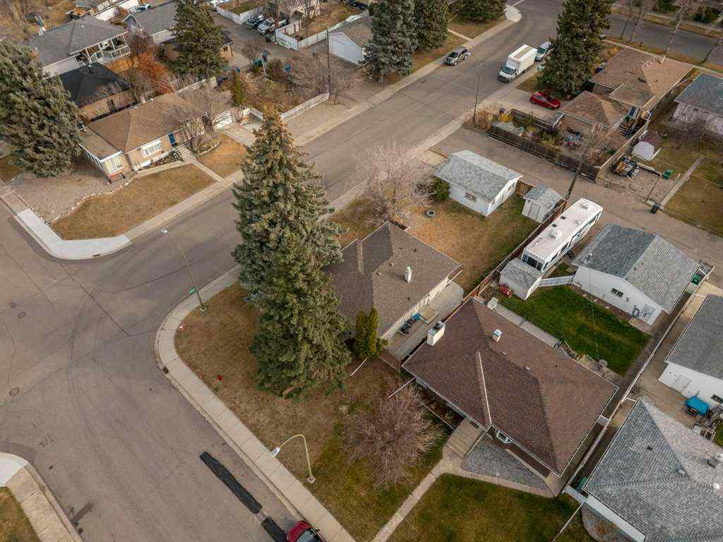 MLS® A2268276 - 2704 3 Avenue S in Indian Battle Heights Lethbridge, Residential