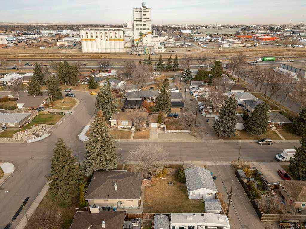 MLS® A2268276 - 2704 3 Avenue S in Indian Battle Heights Lethbridge, Residential