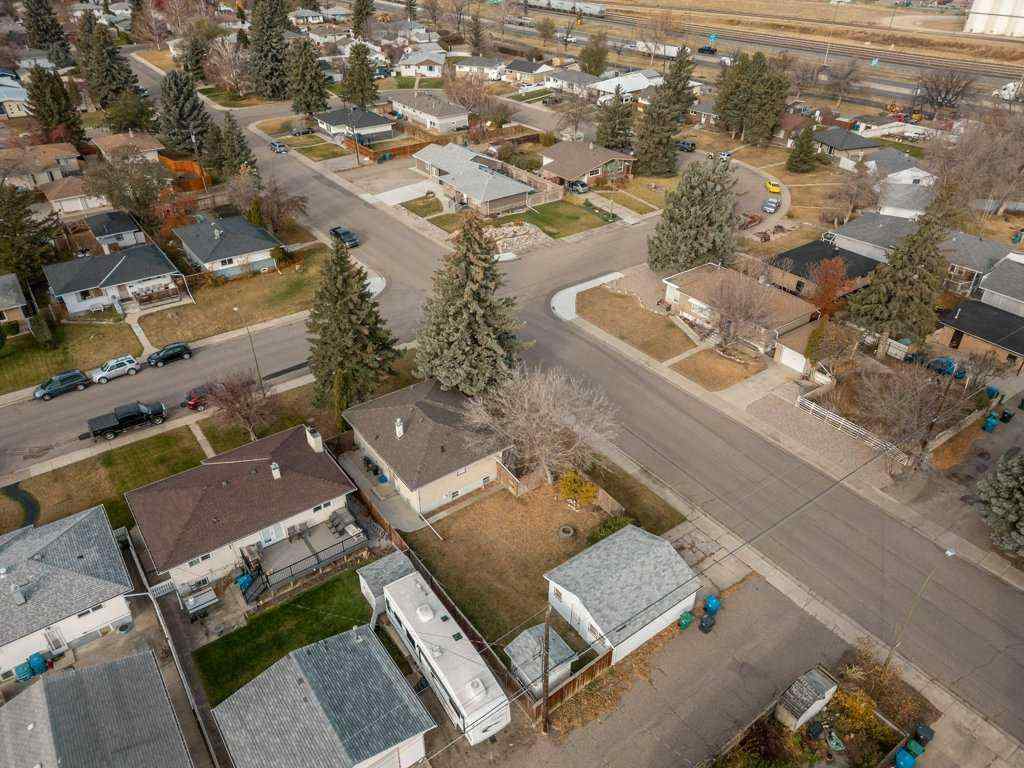 MLS® A2268276 - 2704 3 Avenue S in Indian Battle Heights Lethbridge, Residential