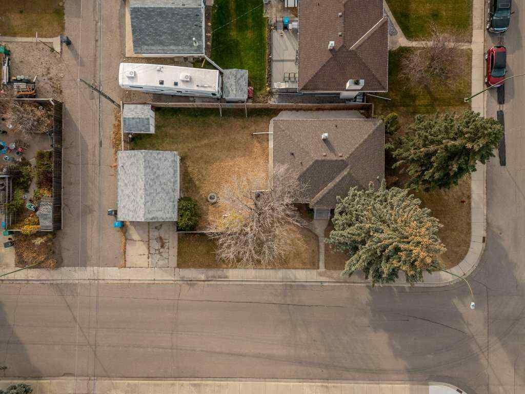 MLS® A2268276 - 2704 3 Avenue S in Indian Battle Heights Lethbridge, Residential