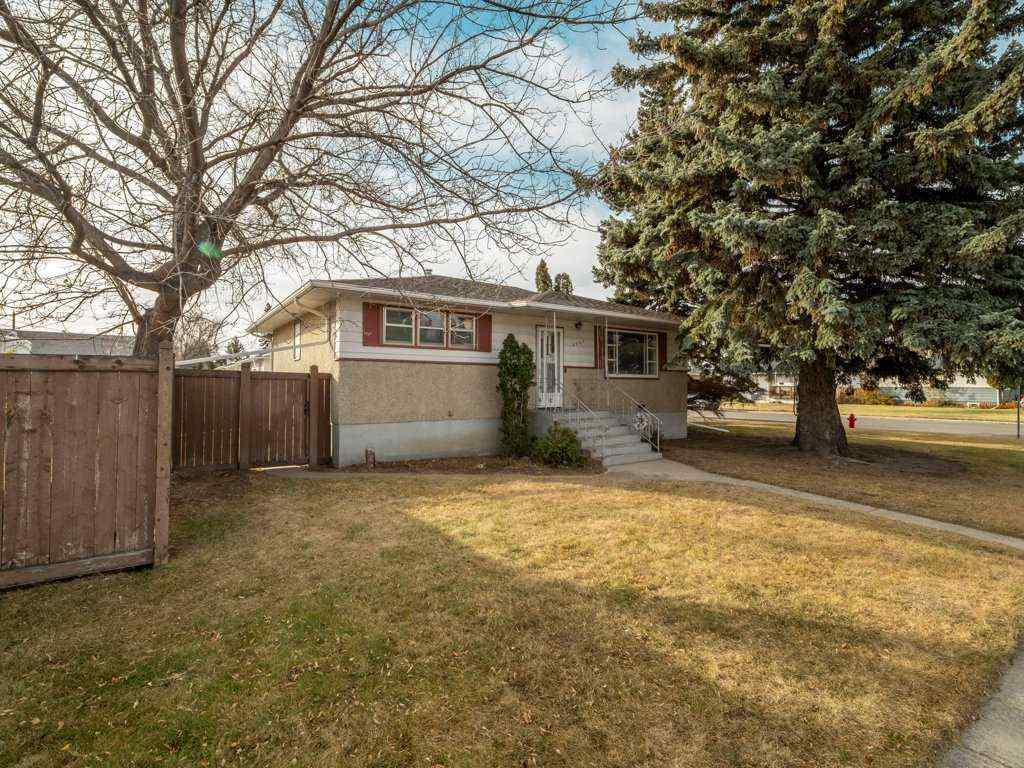 MLS® A2268276 - 2704 3 Avenue S in Indian Battle Heights Lethbridge, Residential