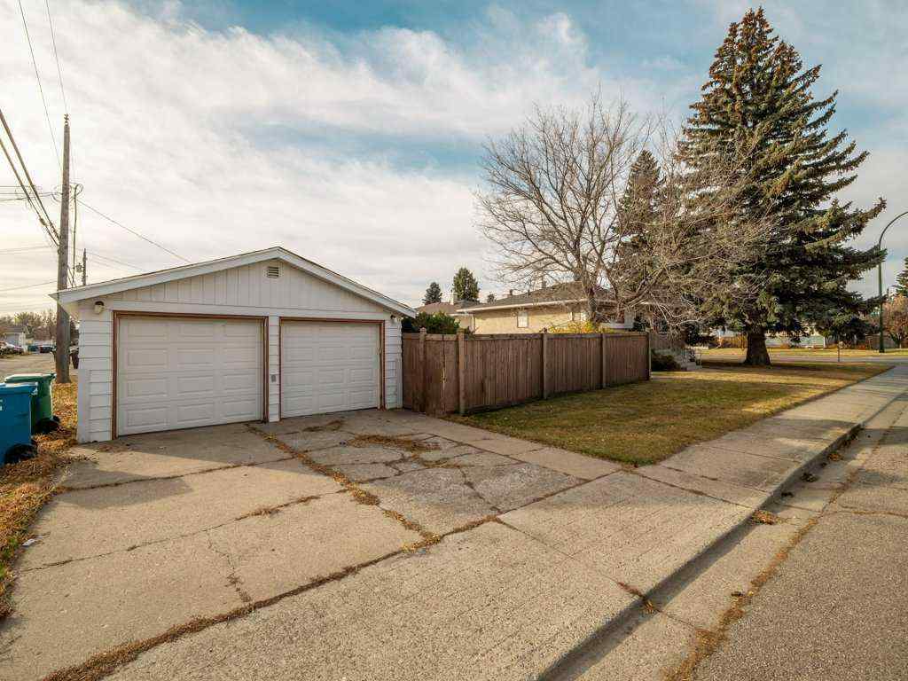 MLS® A2268276 - 2704 3 Avenue S in Indian Battle Heights Lethbridge, Residential