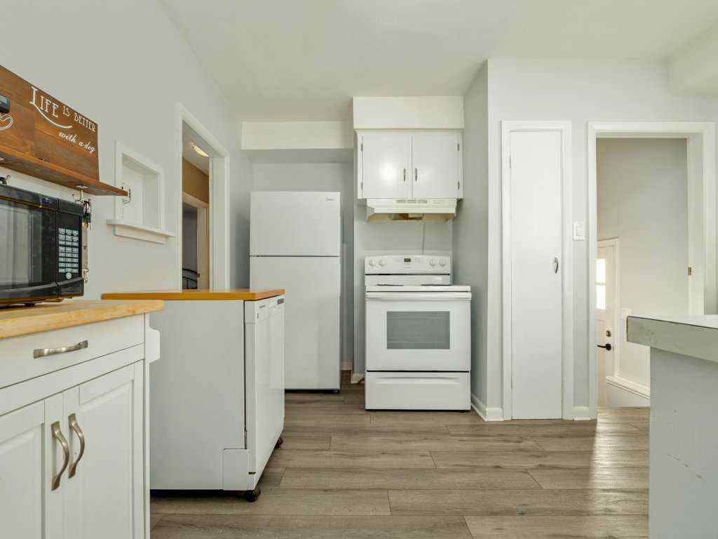 MLS® A2268276 - 2704 3 Avenue S in Indian Battle Heights Lethbridge, Residential