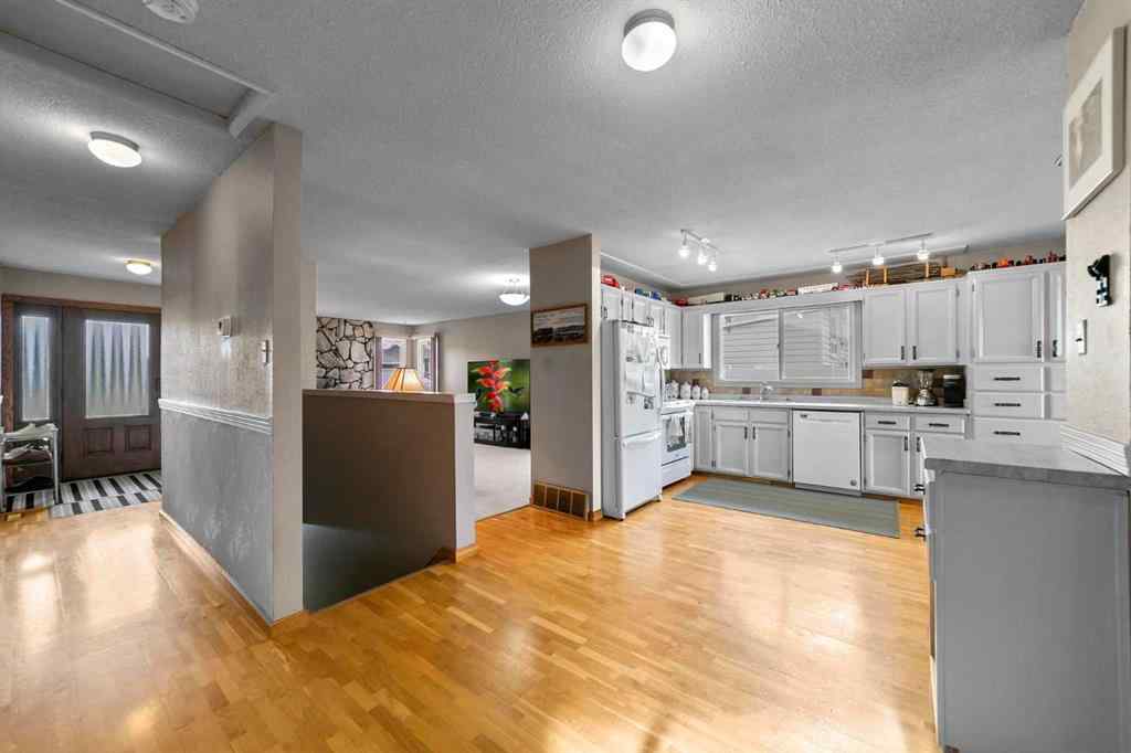 MLS® A2268288 - 5006 65 A Street  in Grandview Camrose, Residential