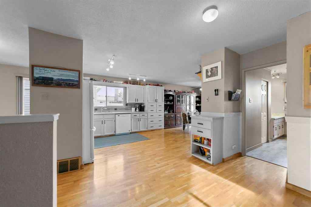 MLS® A2268288 - 5006 65 A Street  in Grandview Camrose, Residential