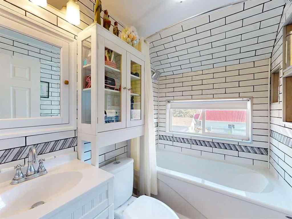 MLS&reg; # A2268290 - 332 Grey Street  in NONE Granum, Residential Open Houses